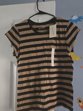 Universal Thread Black and Tan Striped Short Sleeve Tee